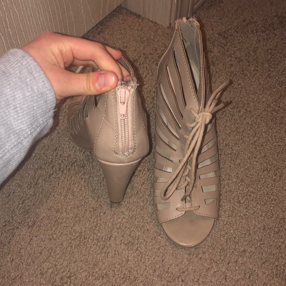 Heels - Picture 3 of 3